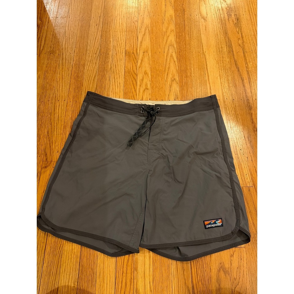 Patagonia Mens Wavefarer Board Shorts Grey 36 Swim Trunks Scalloped Hem 7 Inseam